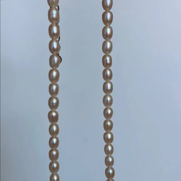 Elegant Faux Pearl Necklace - Picture 4 of 9